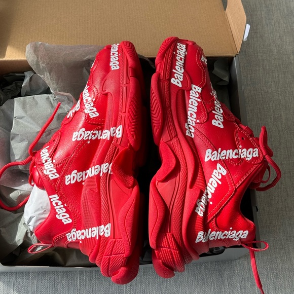 Balenciaga women’s Triple S Logotype Sneakers, size 39. New in box - Picture 4 of 8